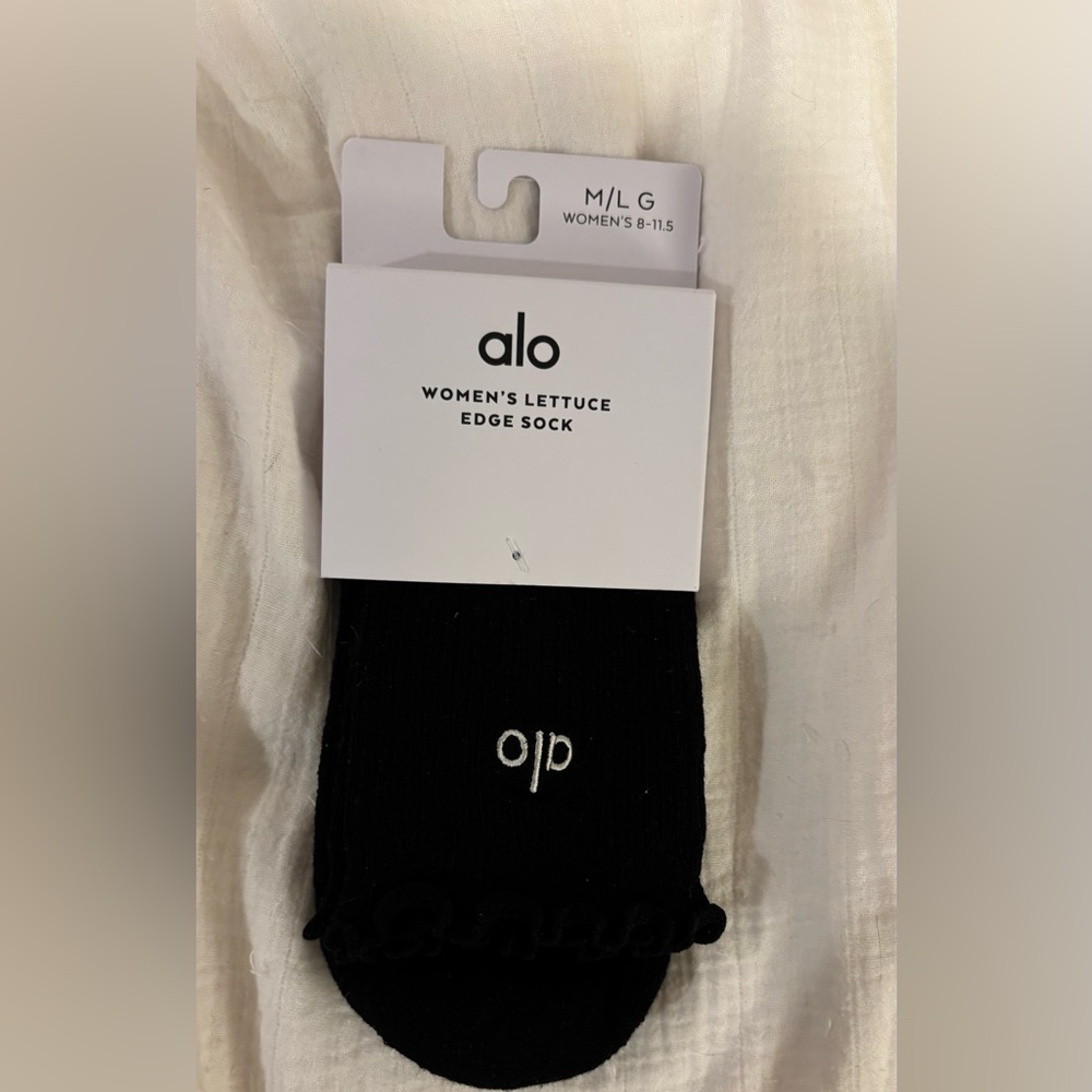 NWT Alo Yoga Black Women's Lettuce Edge Socks - M/L size 8-11, new with tags - Picture 2 of 3